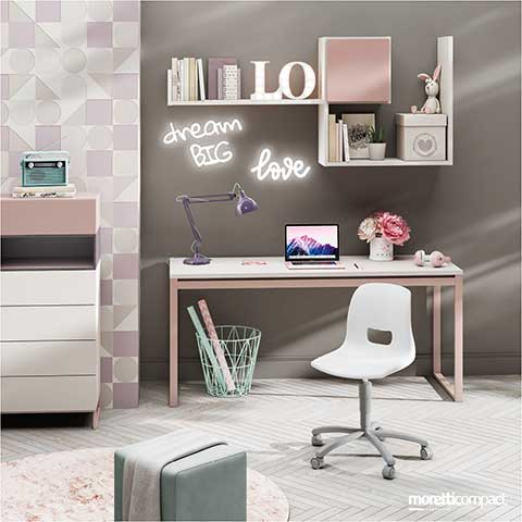 Scrivania con supporti Fix Plus e libreria Outline sospesa