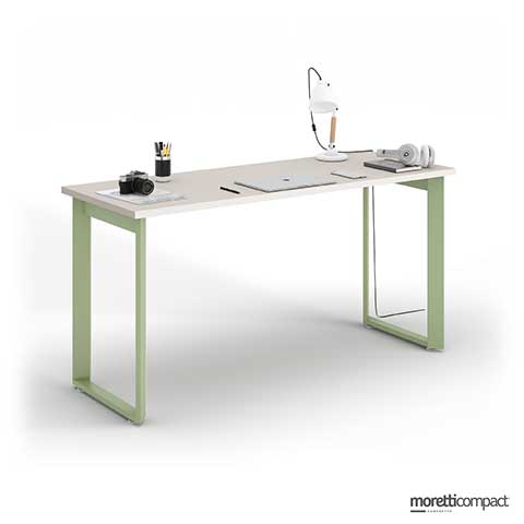 Scrivania con supporti Form