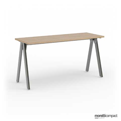 Scrivania con supporti Rack