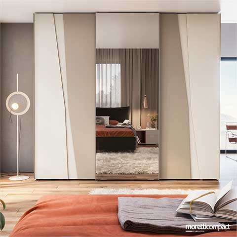 Armadio scorrevole con anta centrale specchio