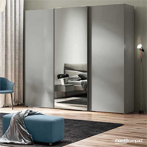 Armadio scorrevole con anta centrale specchio