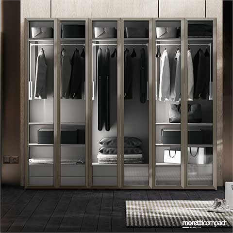 Armadio battente con ante vetro