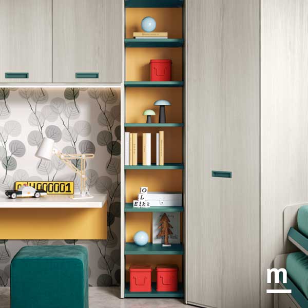 Libreria con schiena e ripiani laccati