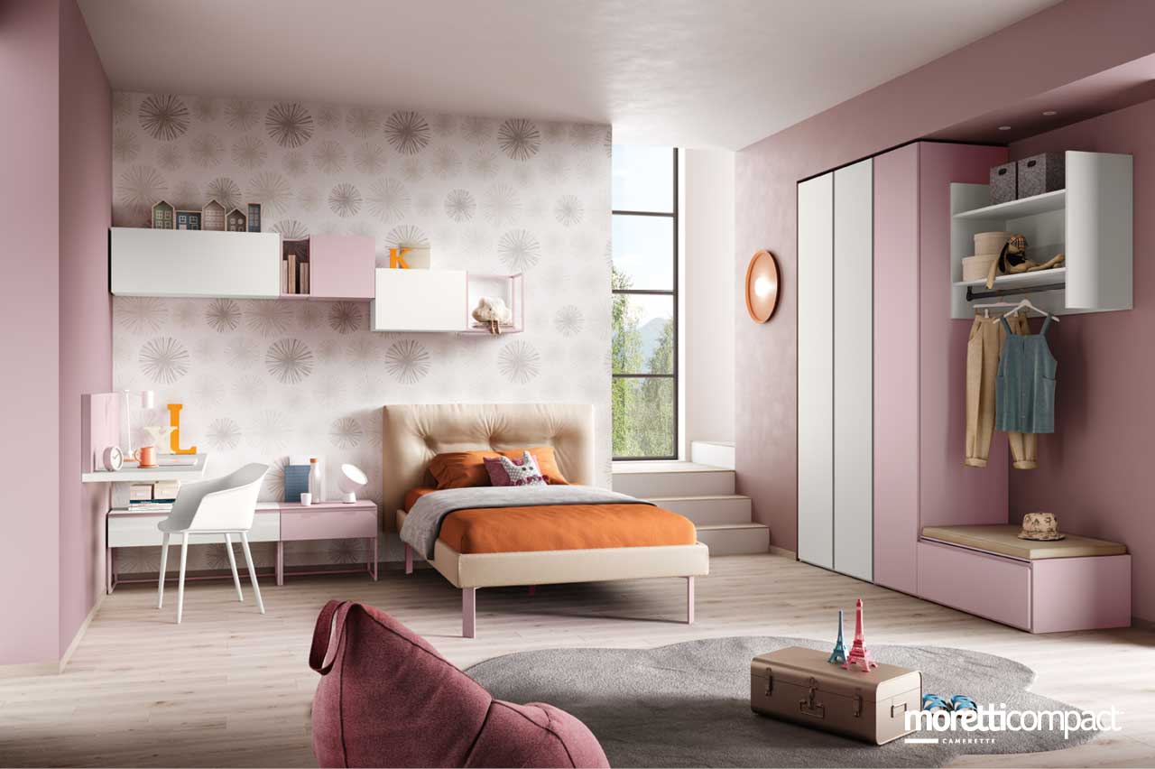 Cameretta con armadio battente e panca Cameretta con armadio battente e panca