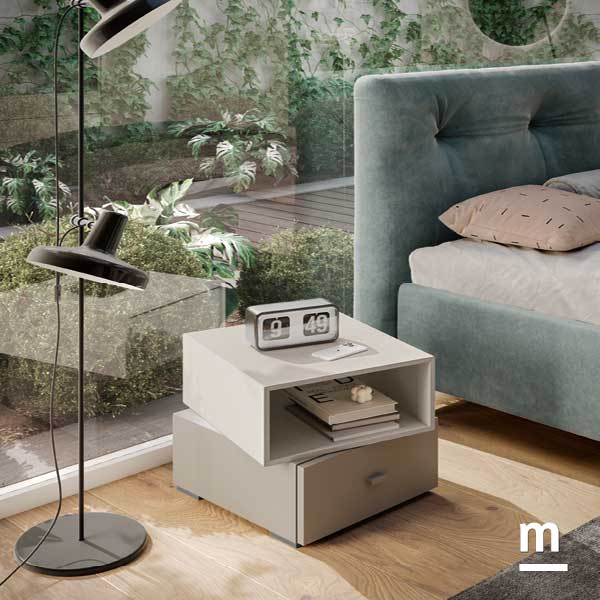 Comodino composto da due wallbox sovrapposti Comodino composto da due
wallbox sovrapposti