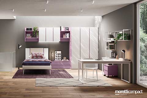 Camera con armadio battente e scrivania ad  angolo Camera con armadio battente e scrivania ad  angolo