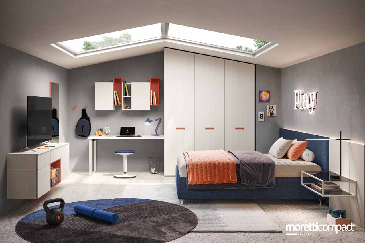 Camera con armadio mansardato